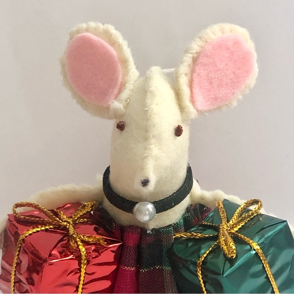 Christmas mouse ornament felt holding 2 gifts  plaid dress holiday party - Picture 7 of 7